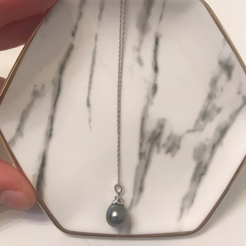 Tahitian black pearl necklace with sterling silver